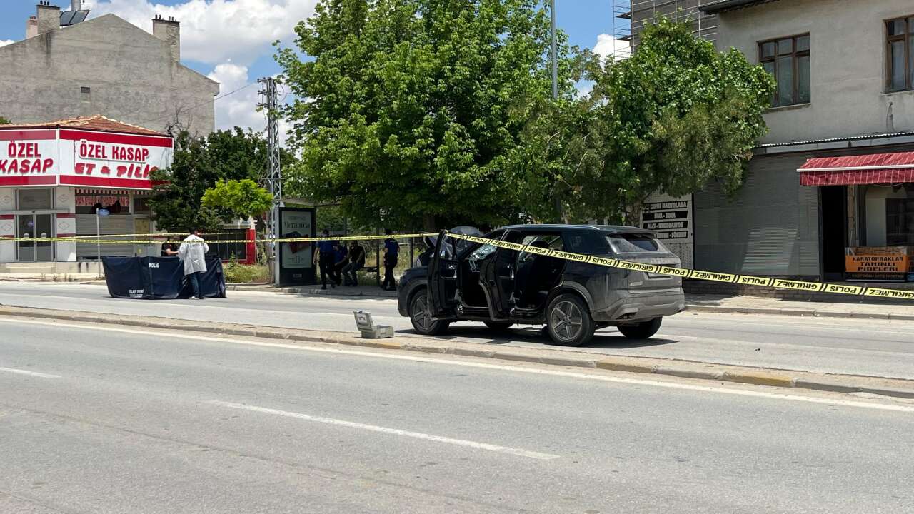Konya’da yürek yakan veda! Ayşenur Can’ı son yolculuğuna babası uğurladı 18